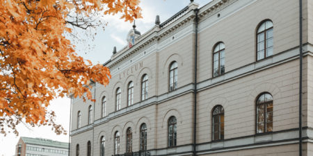 Vasa övningsskolas gymnasiums huvudbyggnad.
