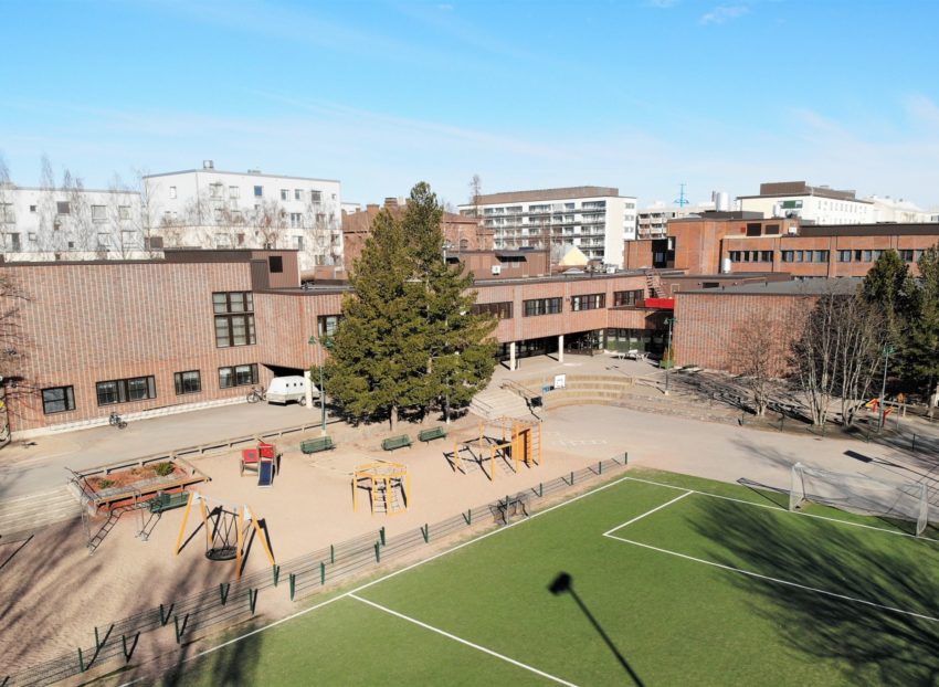 Grundskolans gård april 2020