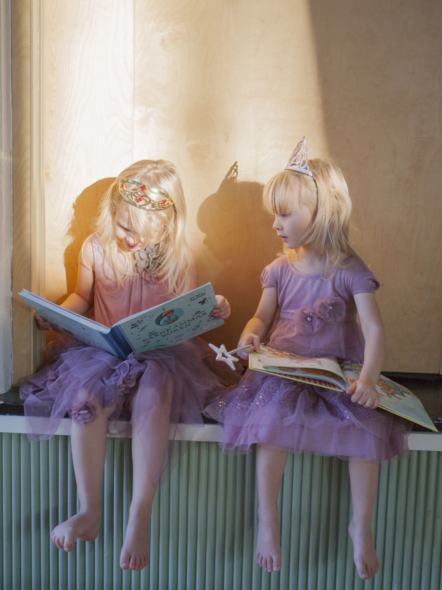 Bild på två flickor