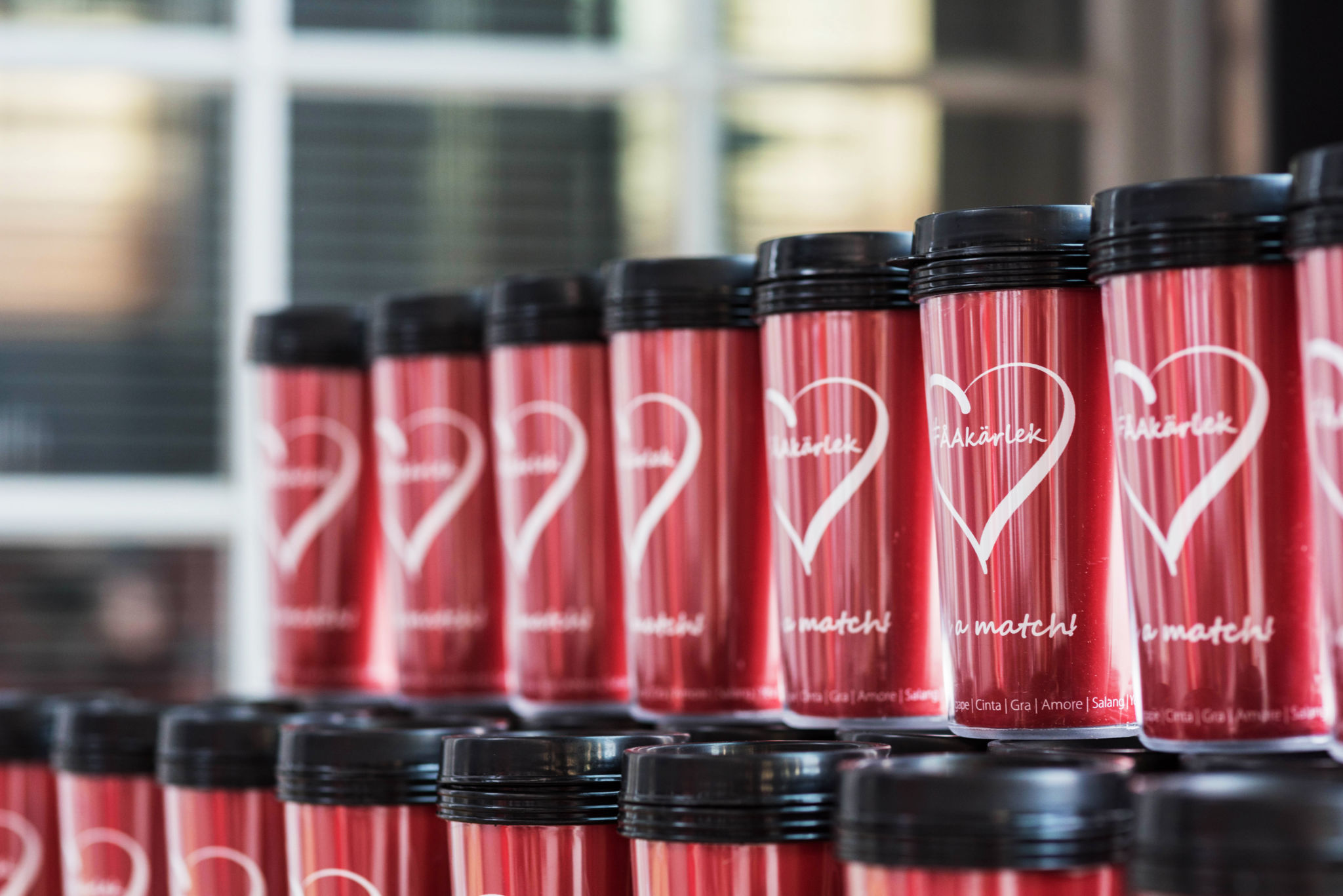 Kaffemuggar med ÅA-kärleklogo