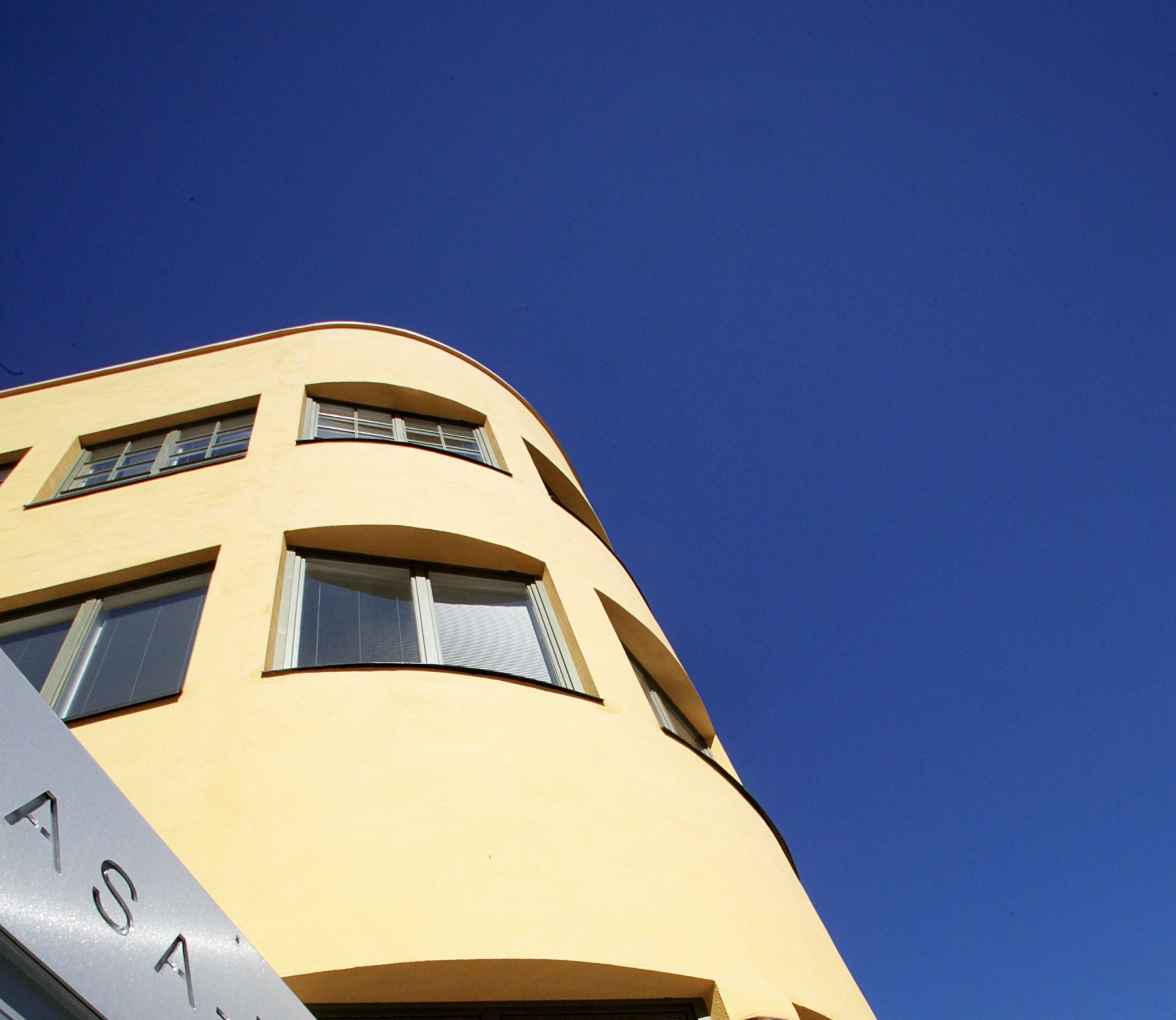 ASA huset mot blå himmel