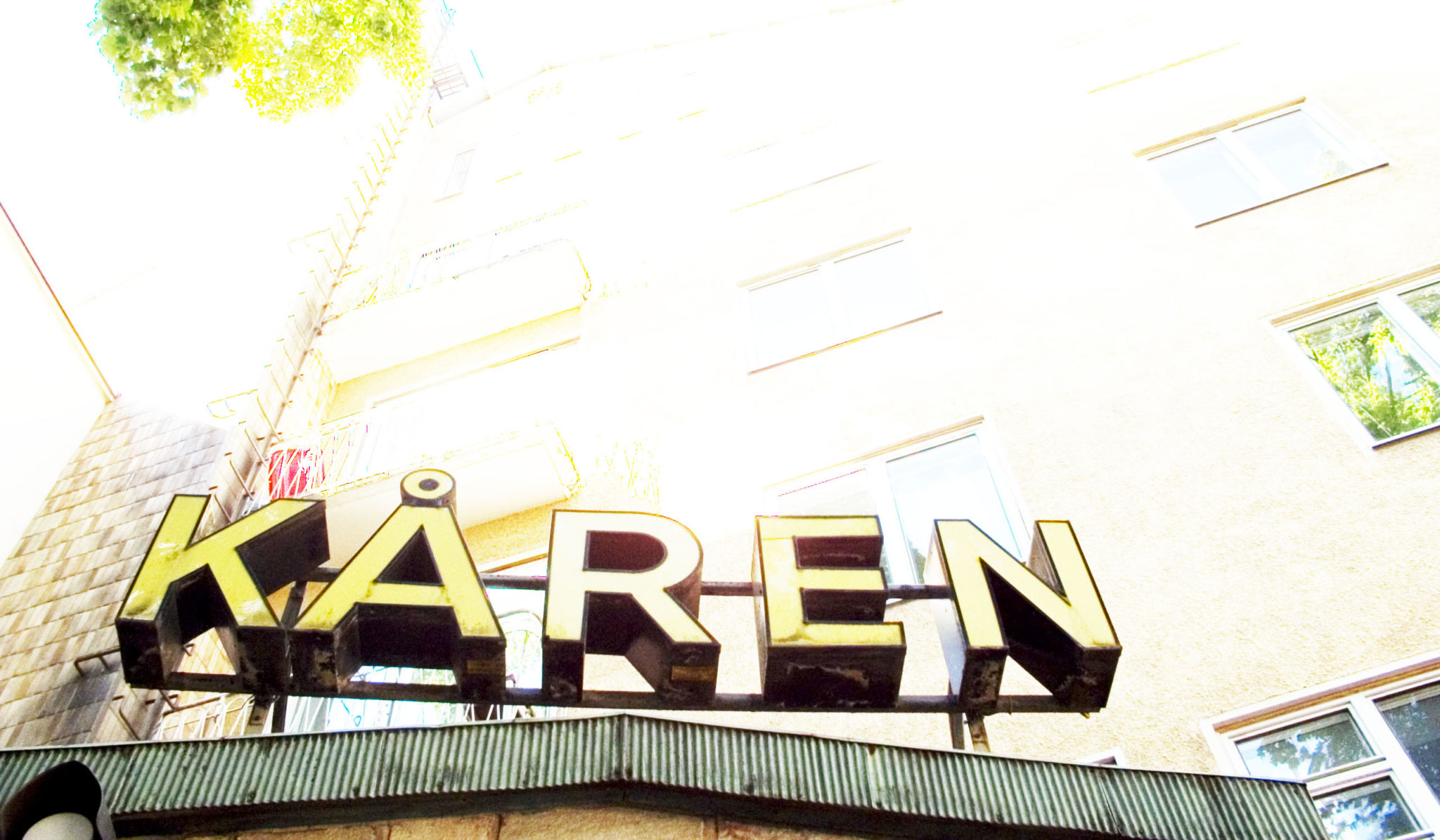 Studentkårens neonskylt, Kåren