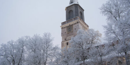 Domkyrkans torn i vinterskrud