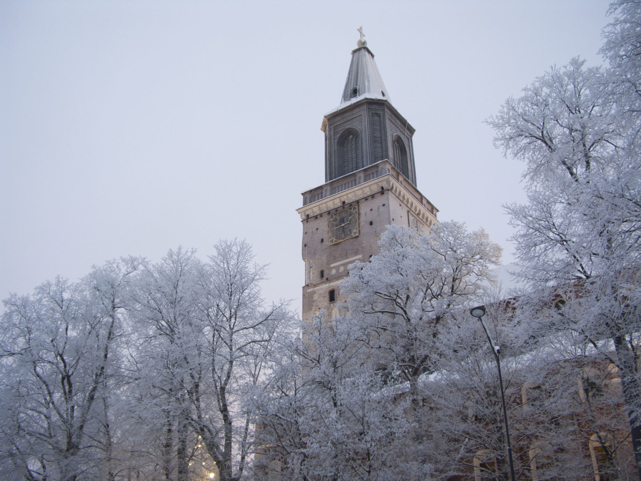 Domkyrkans torn i vinterskrud