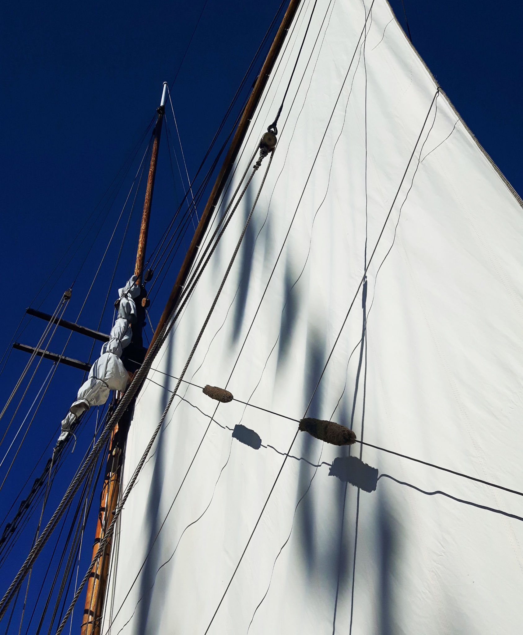 En del av hissat segel