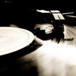 vinylskiva på skivspelare