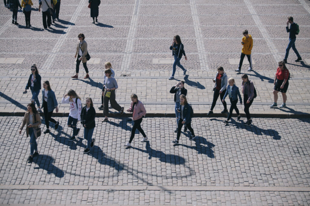 Människor som går.