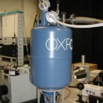 LHe-cryostat for optical and electrical measurements (OXFORD Optistat Bath >1.4 K)