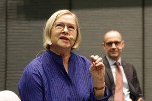 Moira von Wright in the foreground, Fritjof Sahlström in the background.