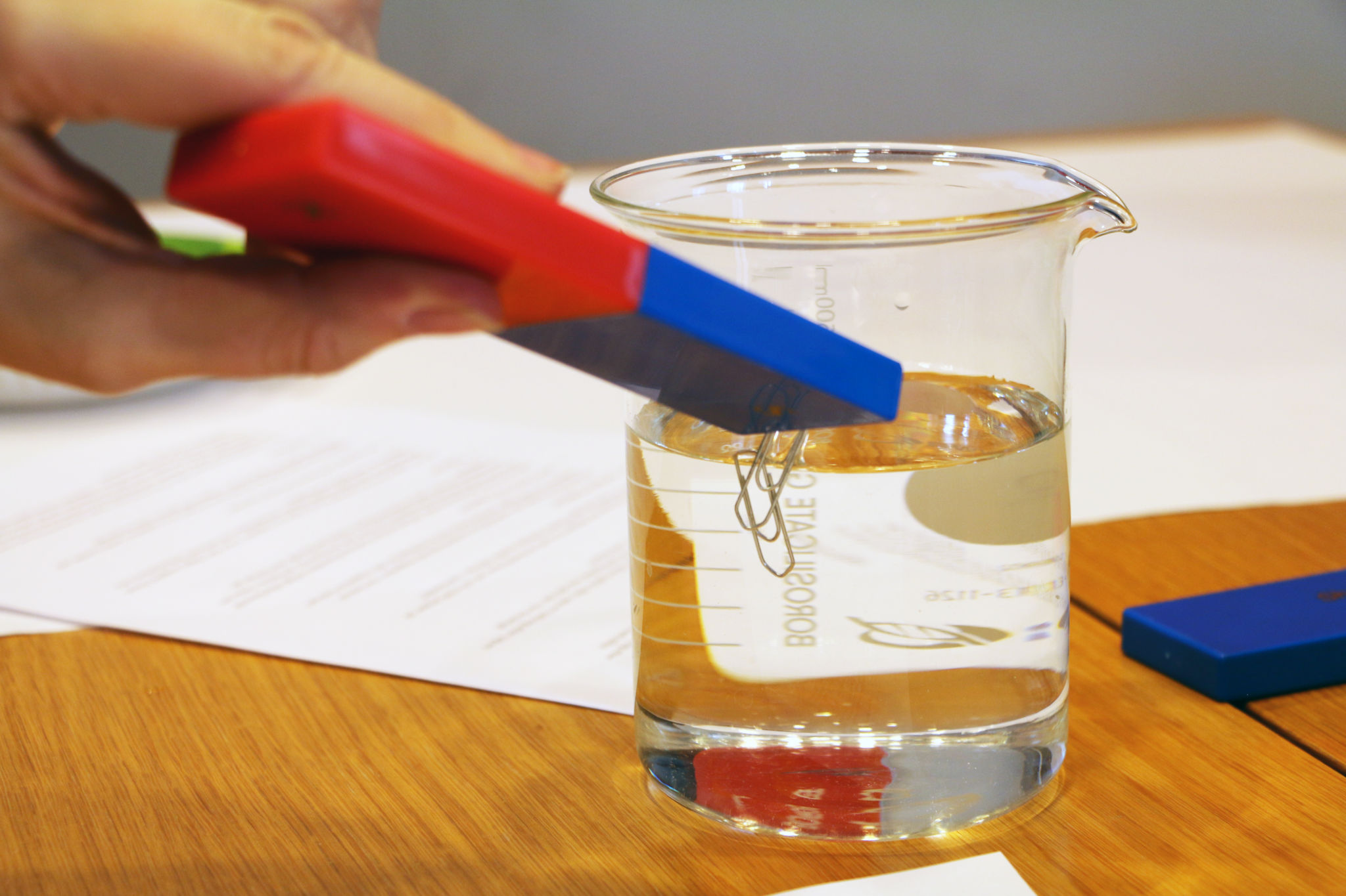 gem fastnar i magnet