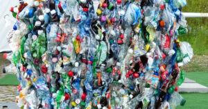 en samling kämd plast