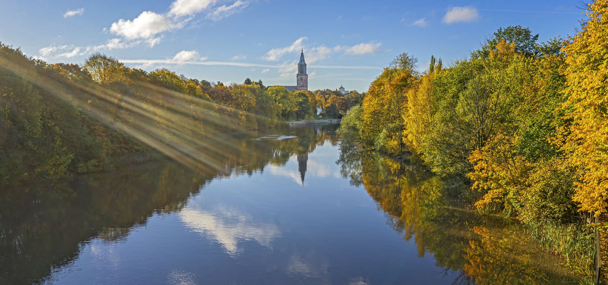 Aura å med Åbo domkyrka i bakgrunden