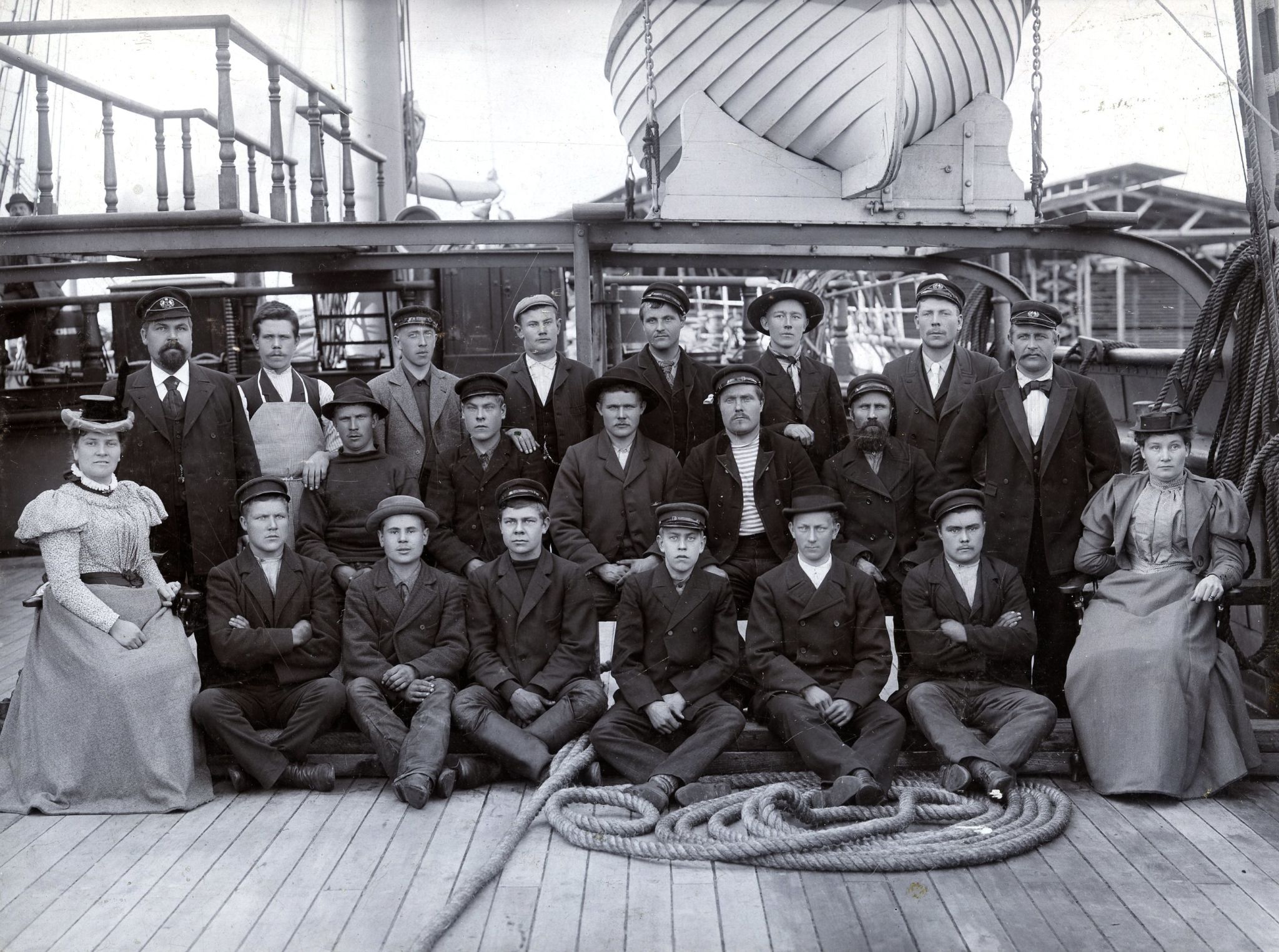 Besättningen på ett gammalt fartyg.