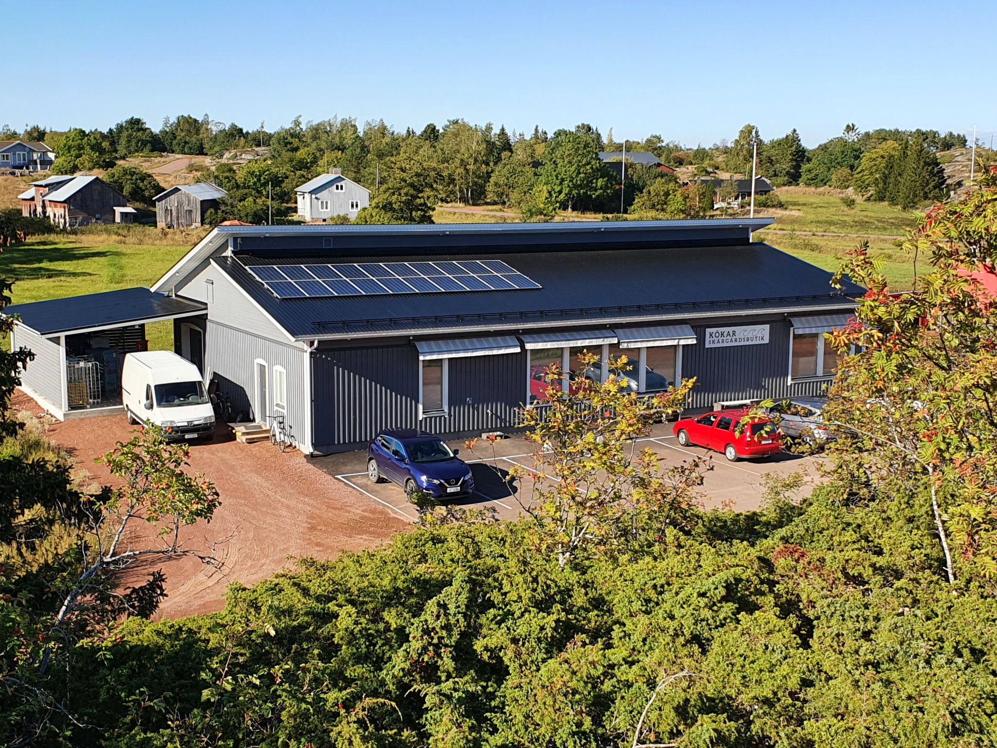 Den nybyggda butiken på Kökar, fotograferad utifrån.
