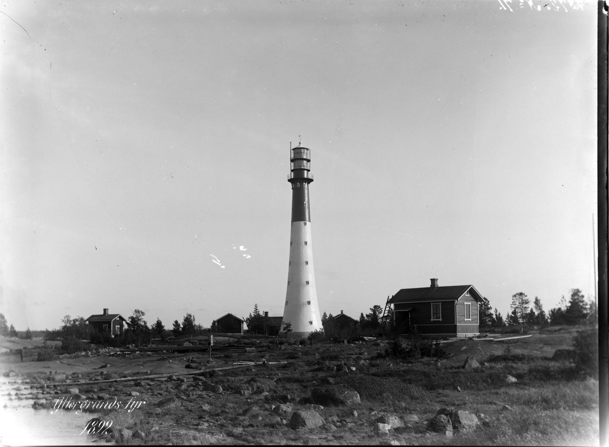 Svartvit bild från 1892 på Yttergrnds fyr.