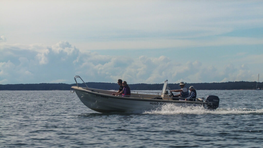 Studenter på fältkurs på Husö biologiska station.