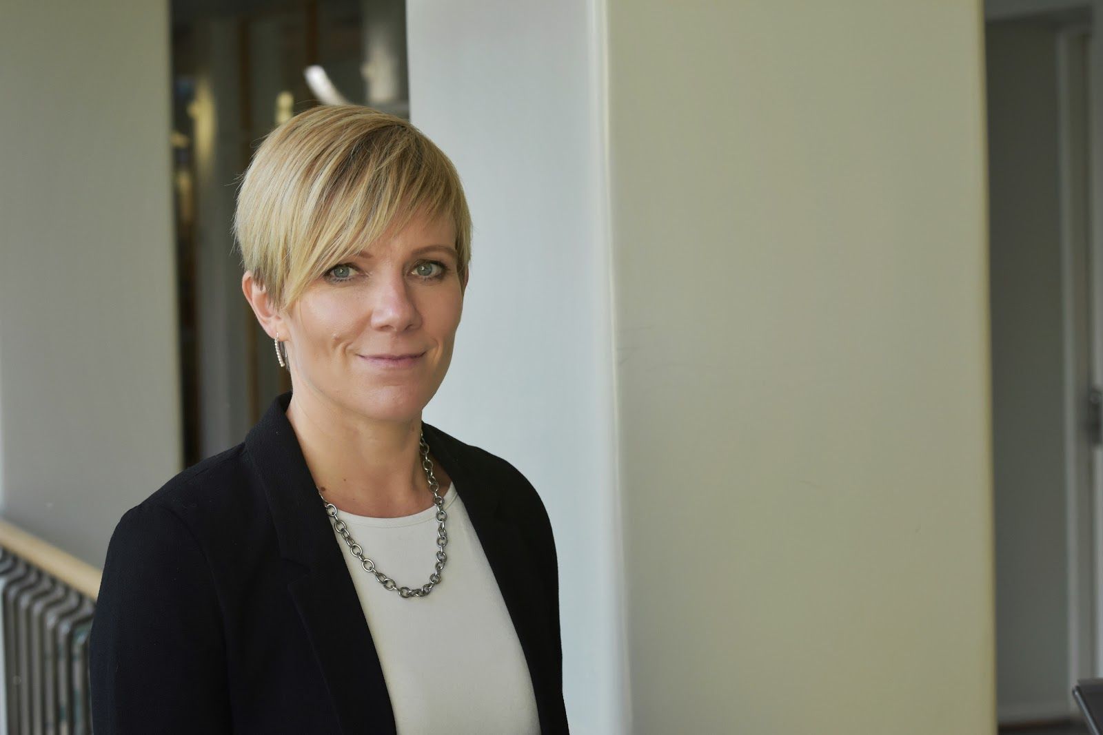 Porträttbild på Linda Mannila.