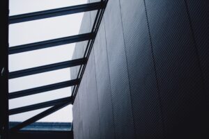 Innertak med fönster.