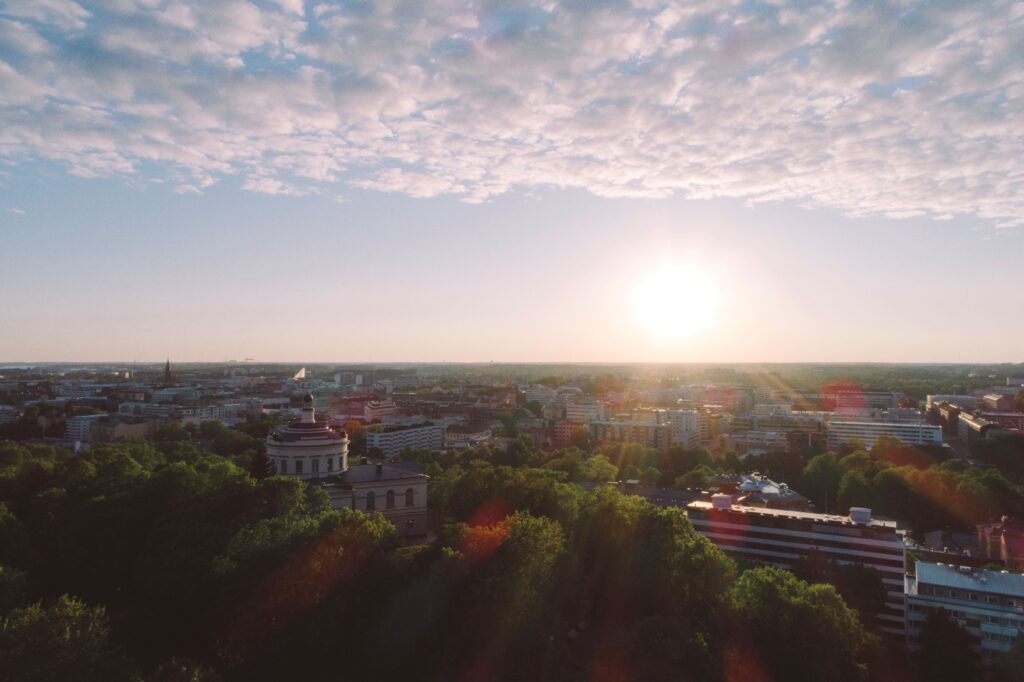 Flygbild på Observatoriet på Vårdberget och vy över Åbo.