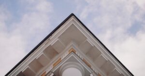 Tak och blå himmel.