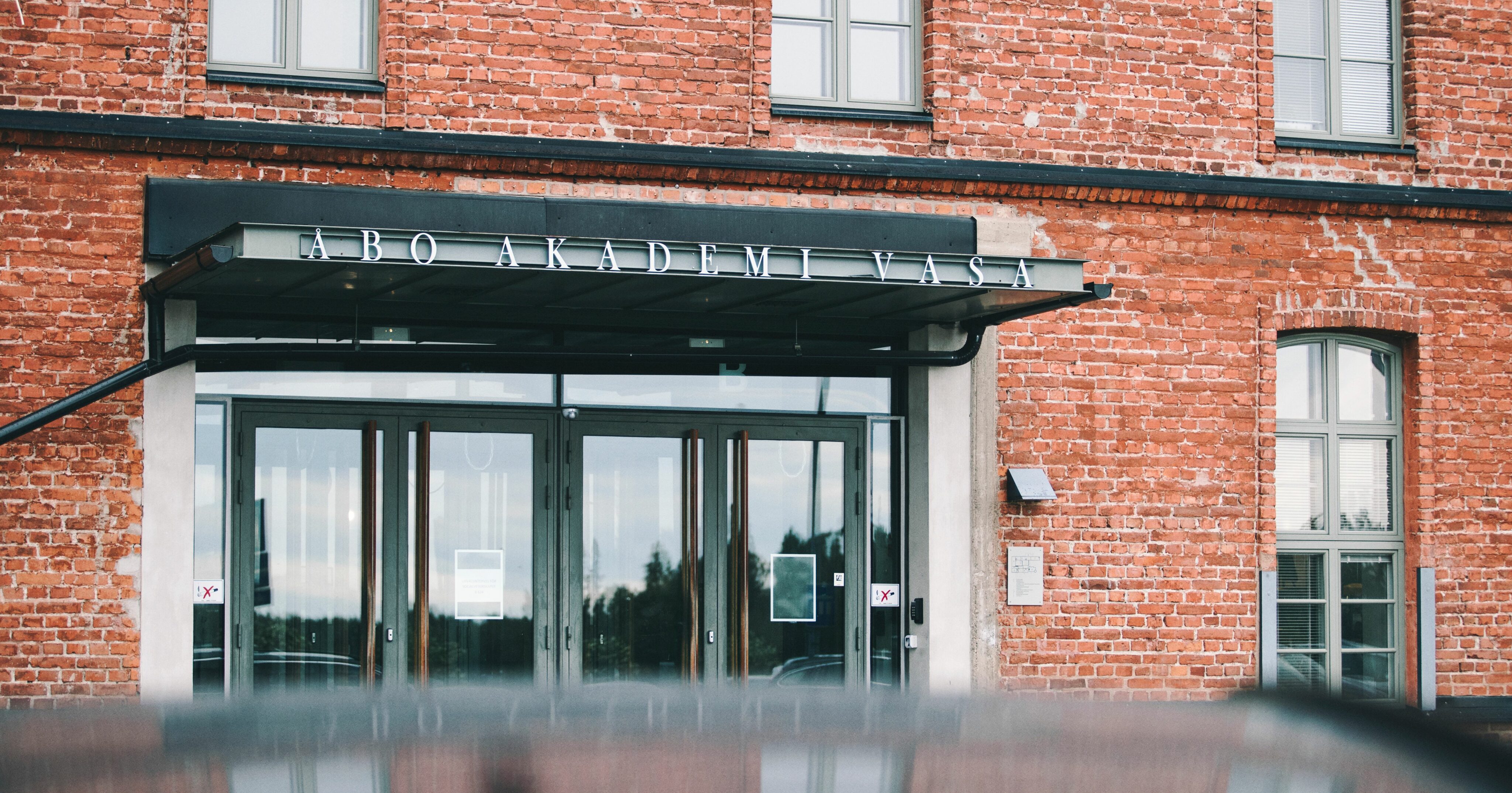 Ingången till Academill.