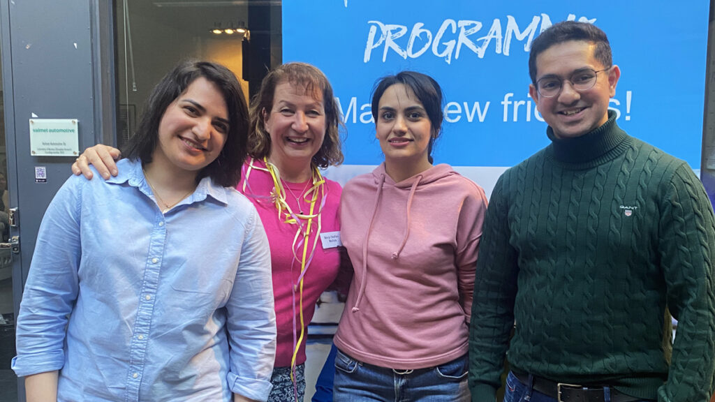 Maryam Esmaeilzadeh, Merja Skaffari-Multala, Maedeh Ghorbanian, Yasith Hirimburegama på valborgsevenemanget för internationella studenter.