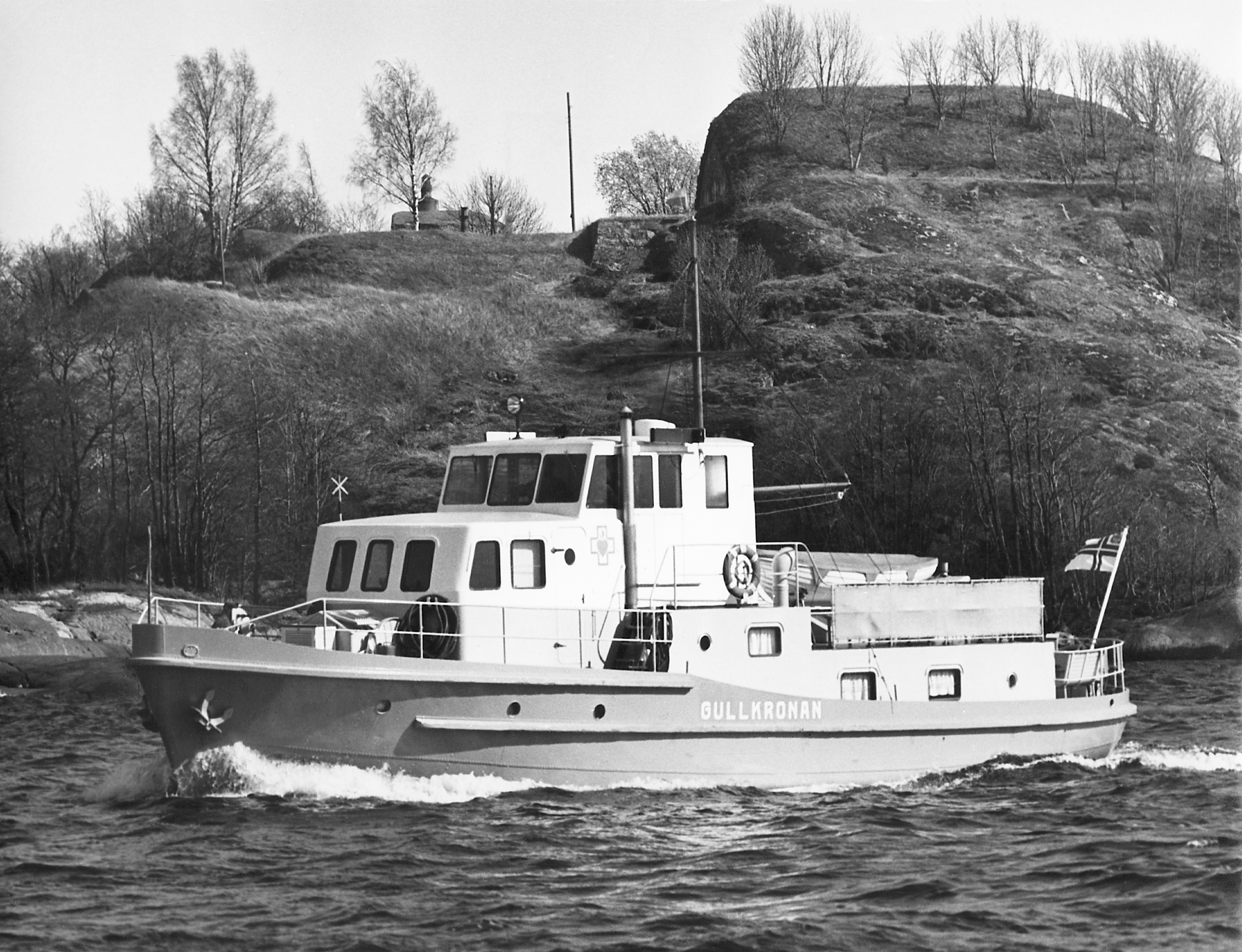 En svart-vit bild på ett fartyg vid namn Gullkronan.