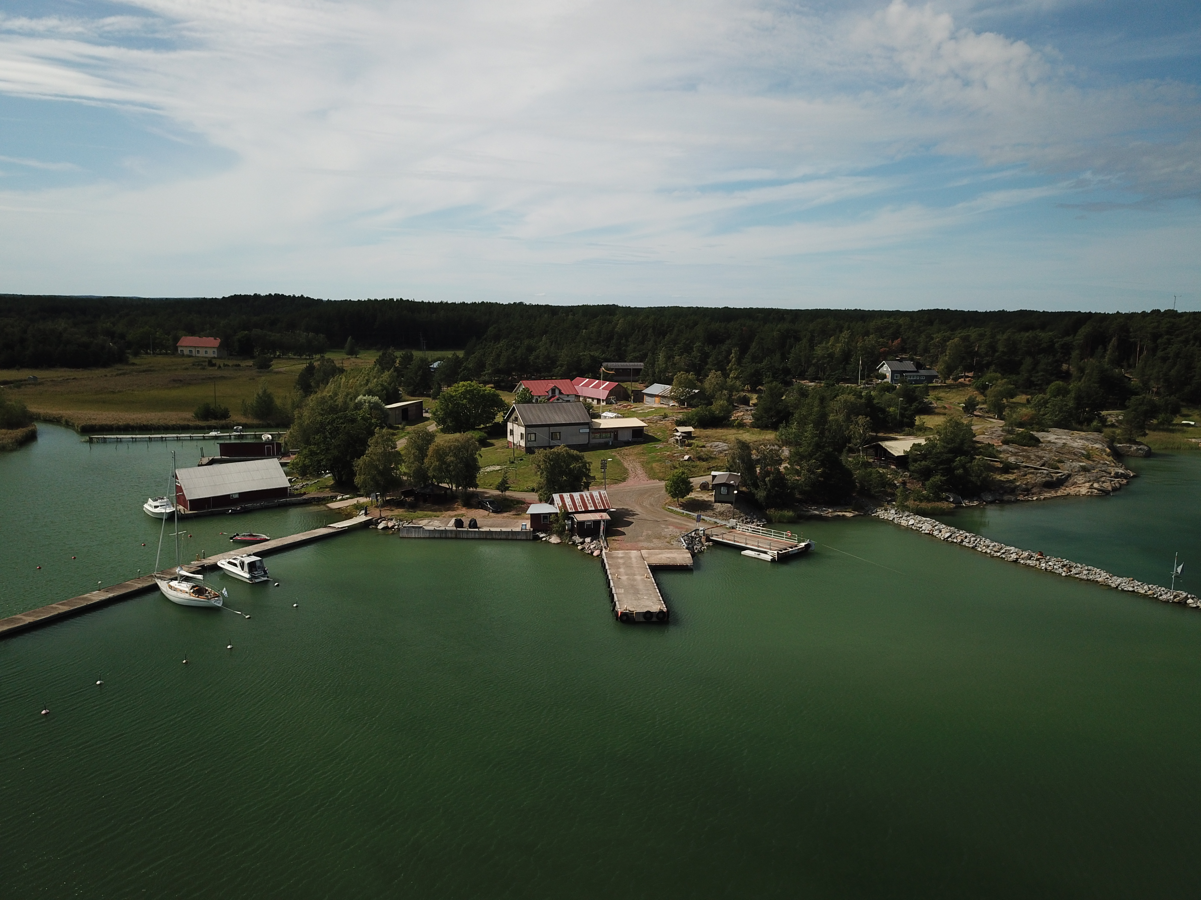 En vy över en strand, Keistiö bystrand.