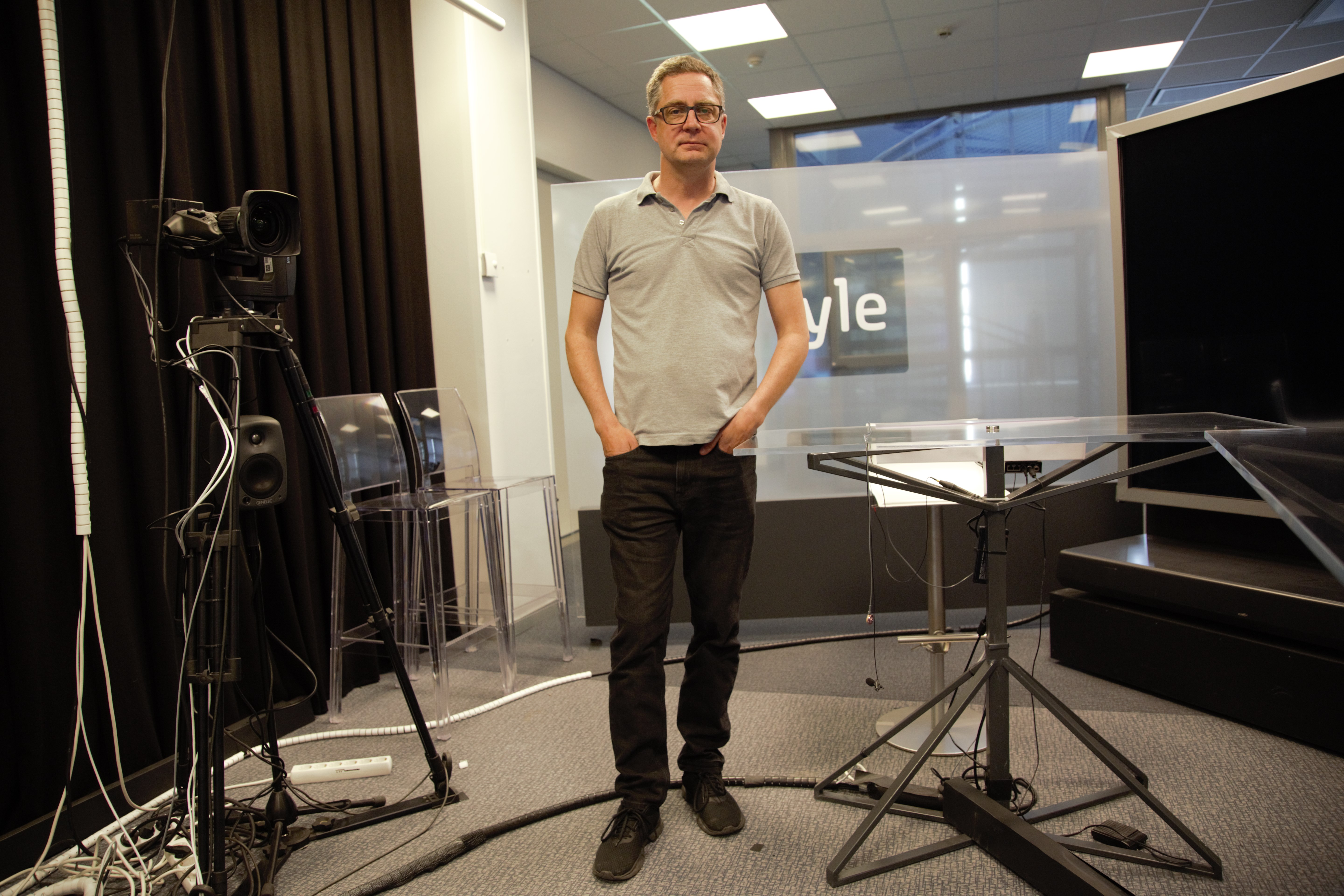 Antti Kuronen i Yle:s studio. Foto: Marcus Prest