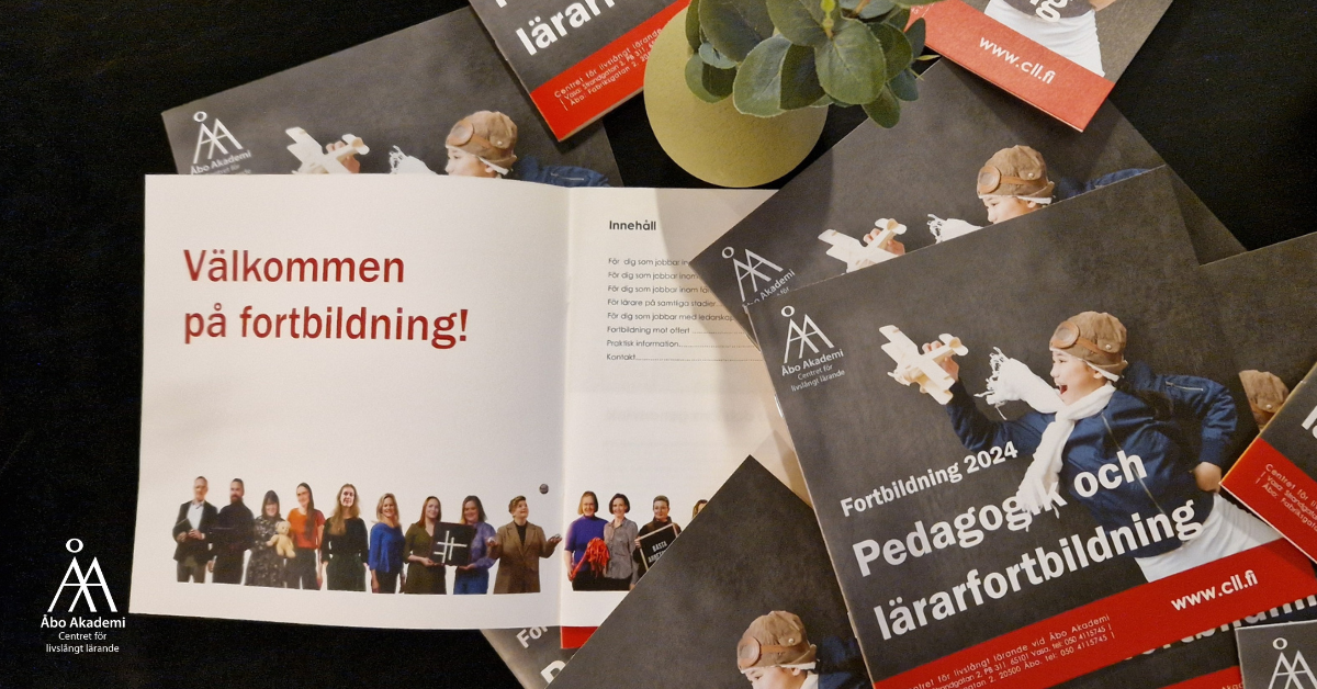 Bild på Fortbildningskatalogen 2024. Katalogens pärmbild föreställer en flicka med ett litet flygplan i handen som hon ska kasta iväg.