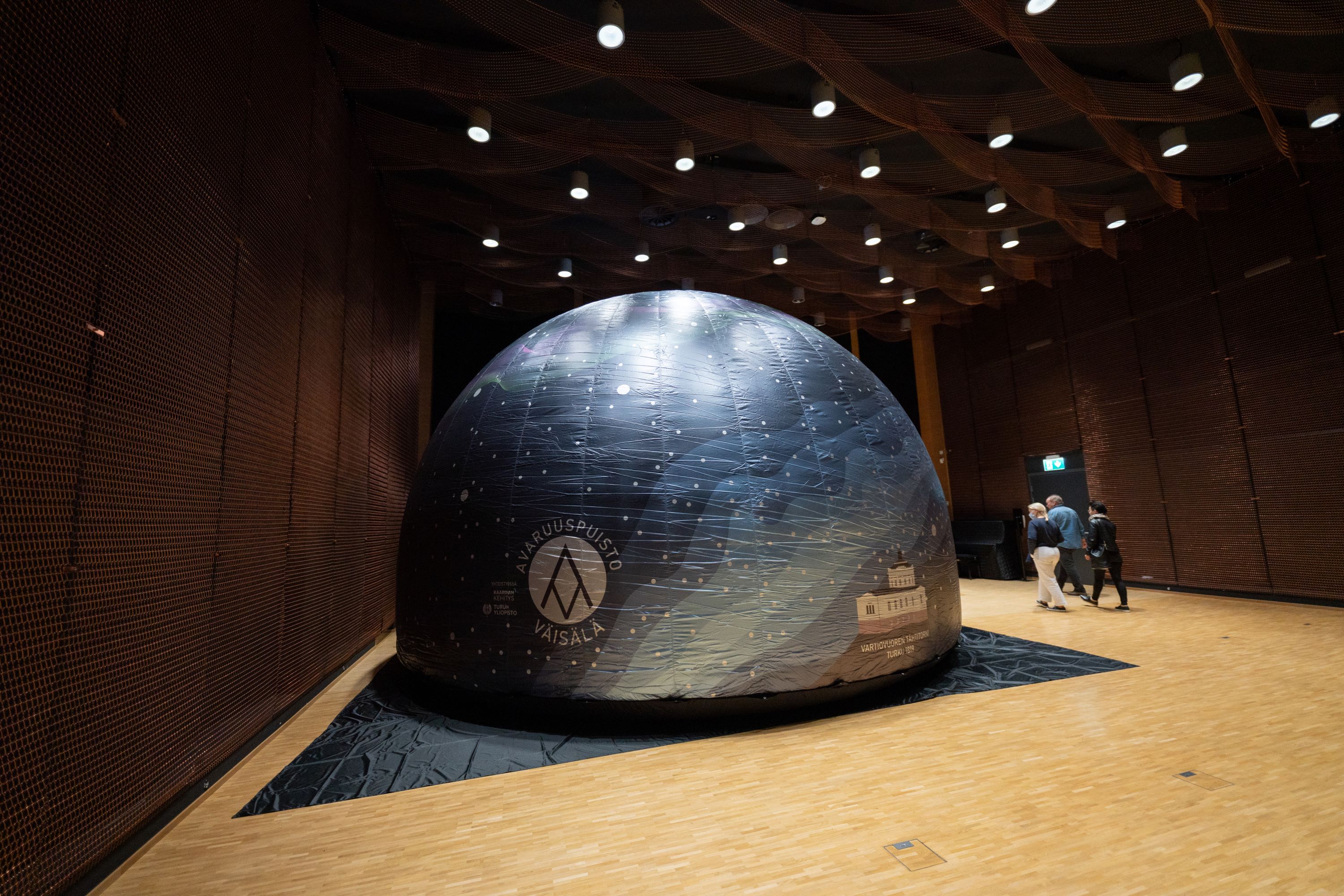 En tältliknande kupol