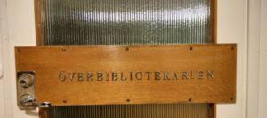 överbibliotekarie dörrskylt