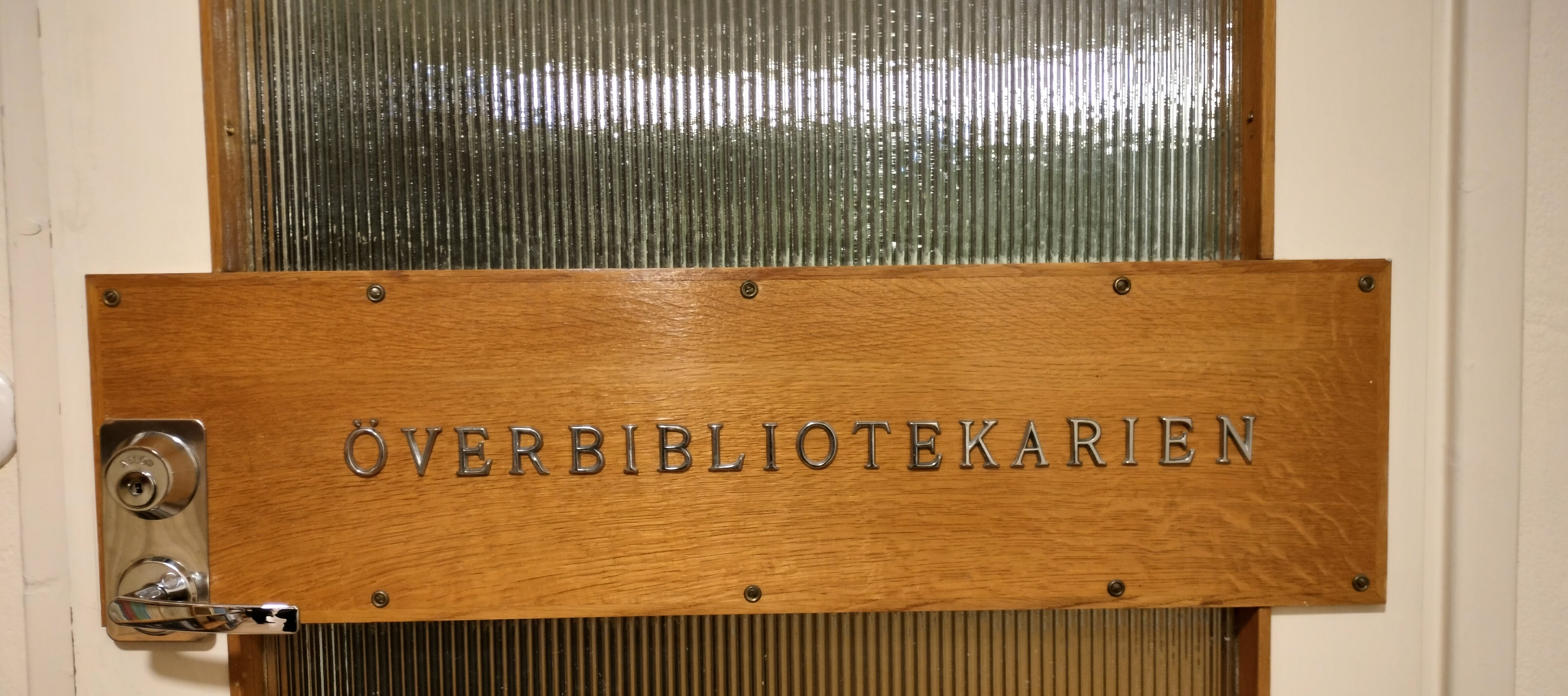 överbibliotekarie dörrskylt