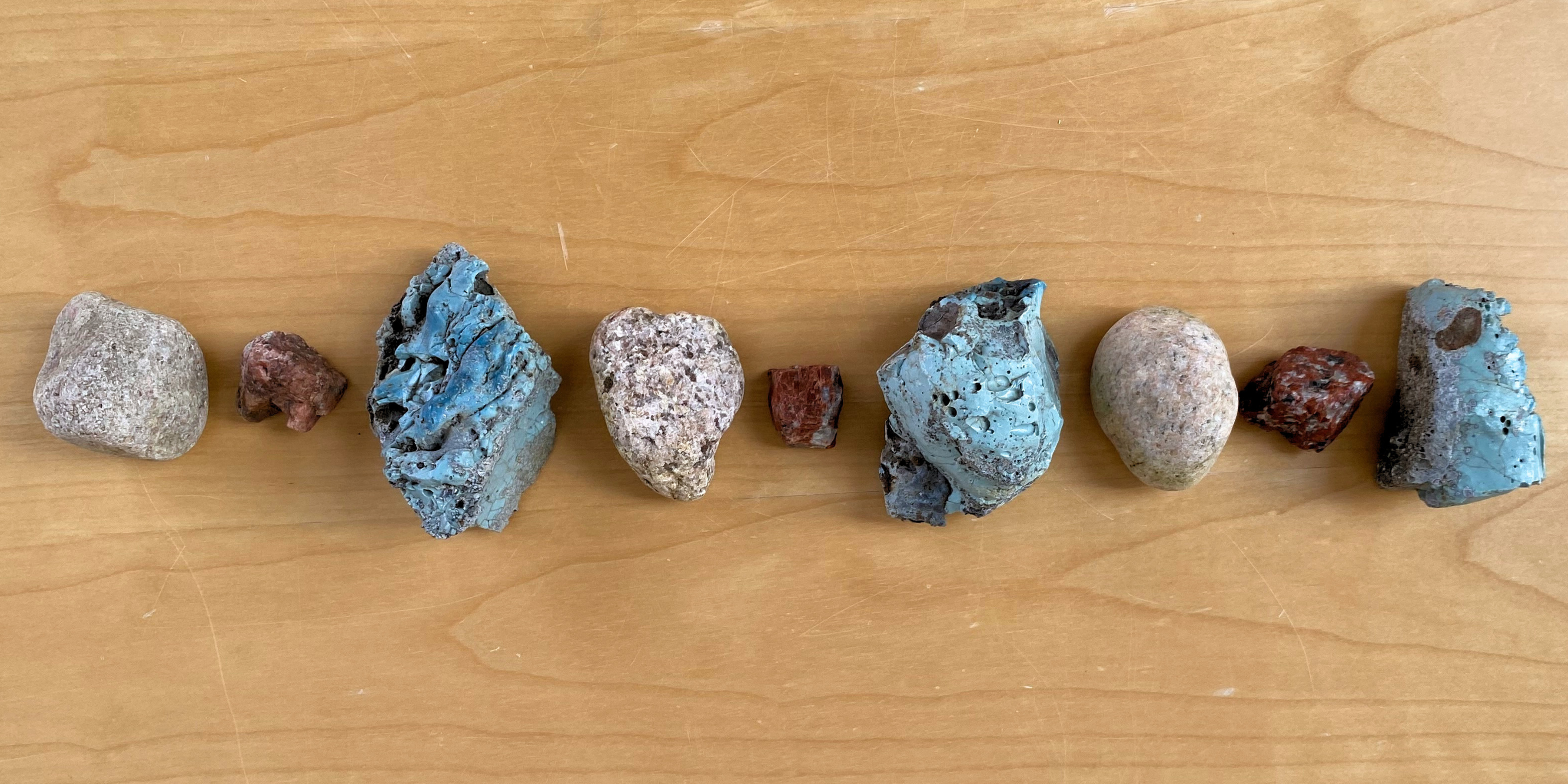 Bild på stenar i ett mönster