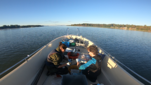 Dr. Maïté P. Jacquot och Erwan Aublet samlade in prover vid Ålands kust under 2019.