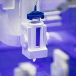 Närbild av blå 3D-printer