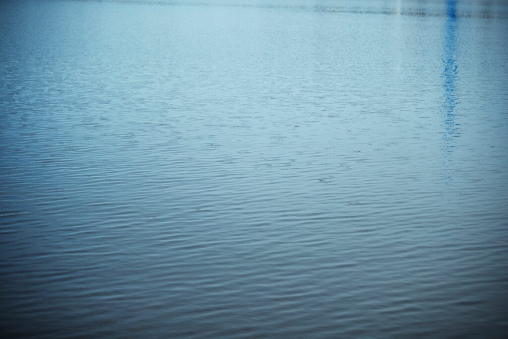 Närbild av det blåa havet