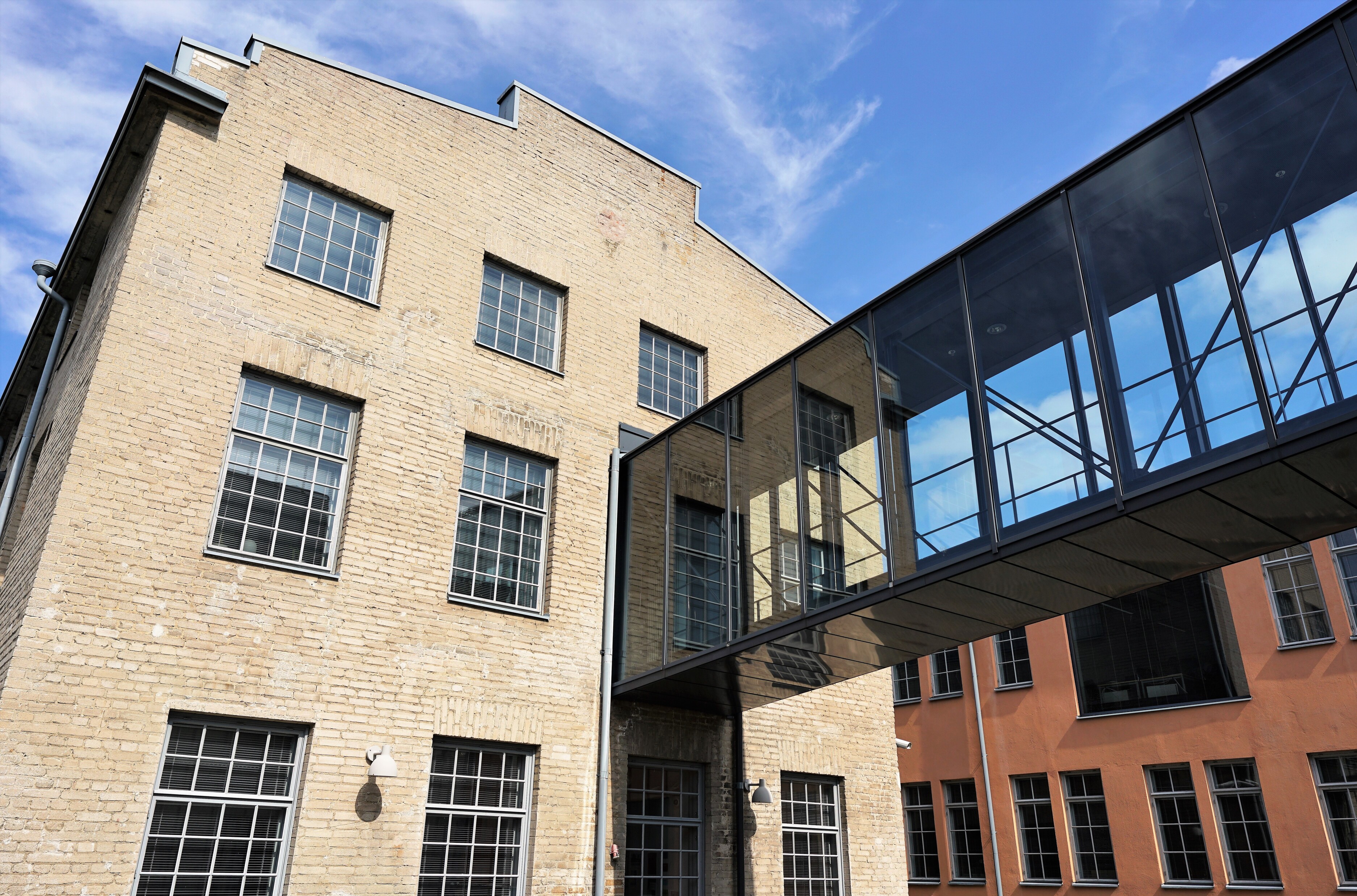 Språkcentrets glasbro i Arken