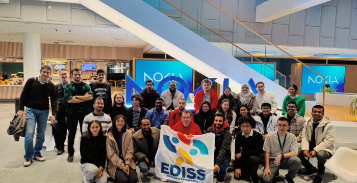 Studerande i internationella magisterprogrammet EDISS besöker Nokia.