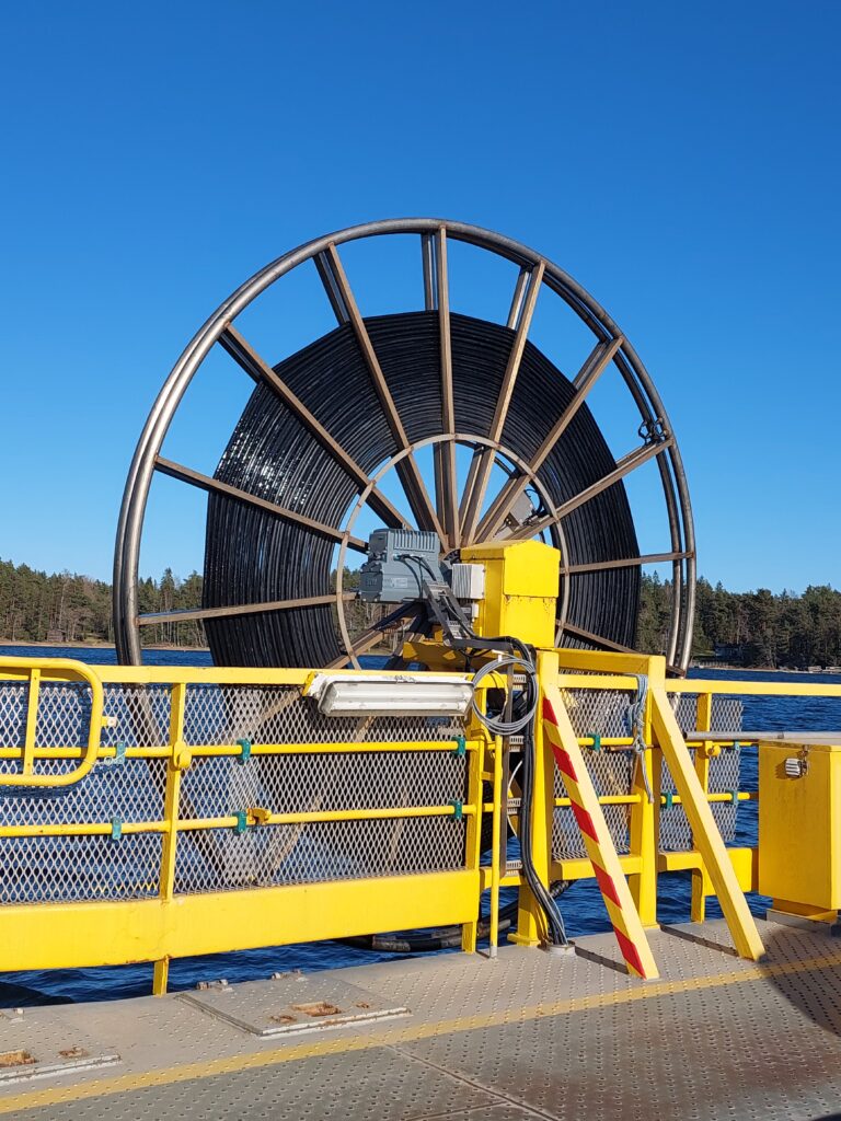 Elkabelrulle på Högsar färja.