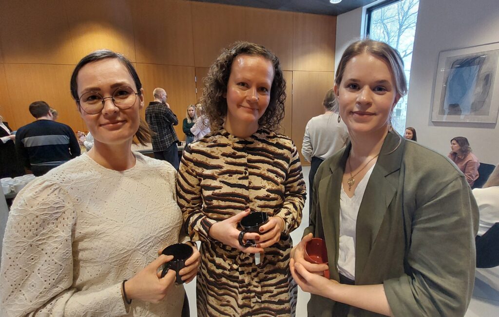 Camilla Öst, Anna Norrgård och Natalie Victorzon .