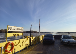 Färjan till Puukonsaari.