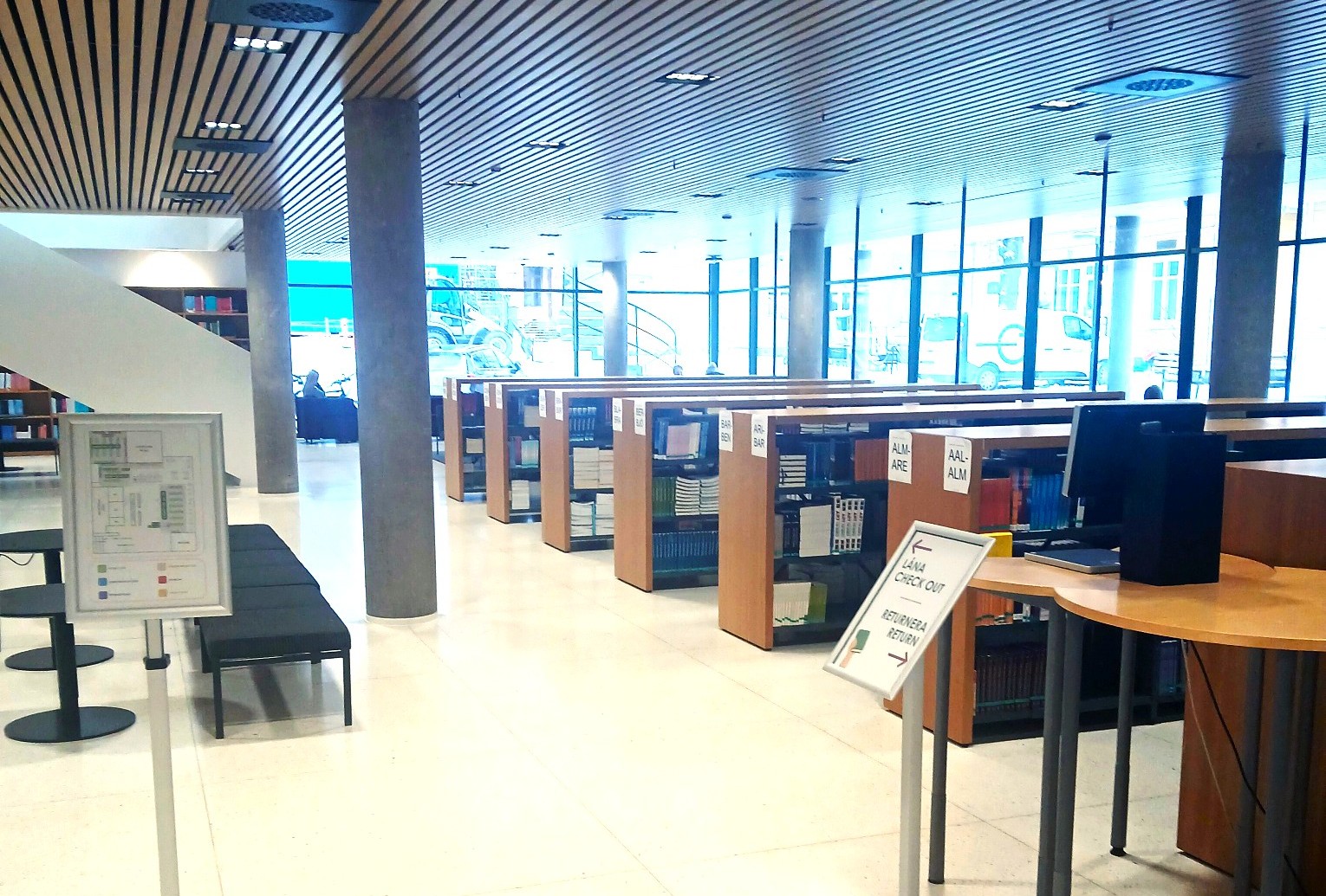 Den nya Astra-byggnaden i Åbo rymmer även kursböcker