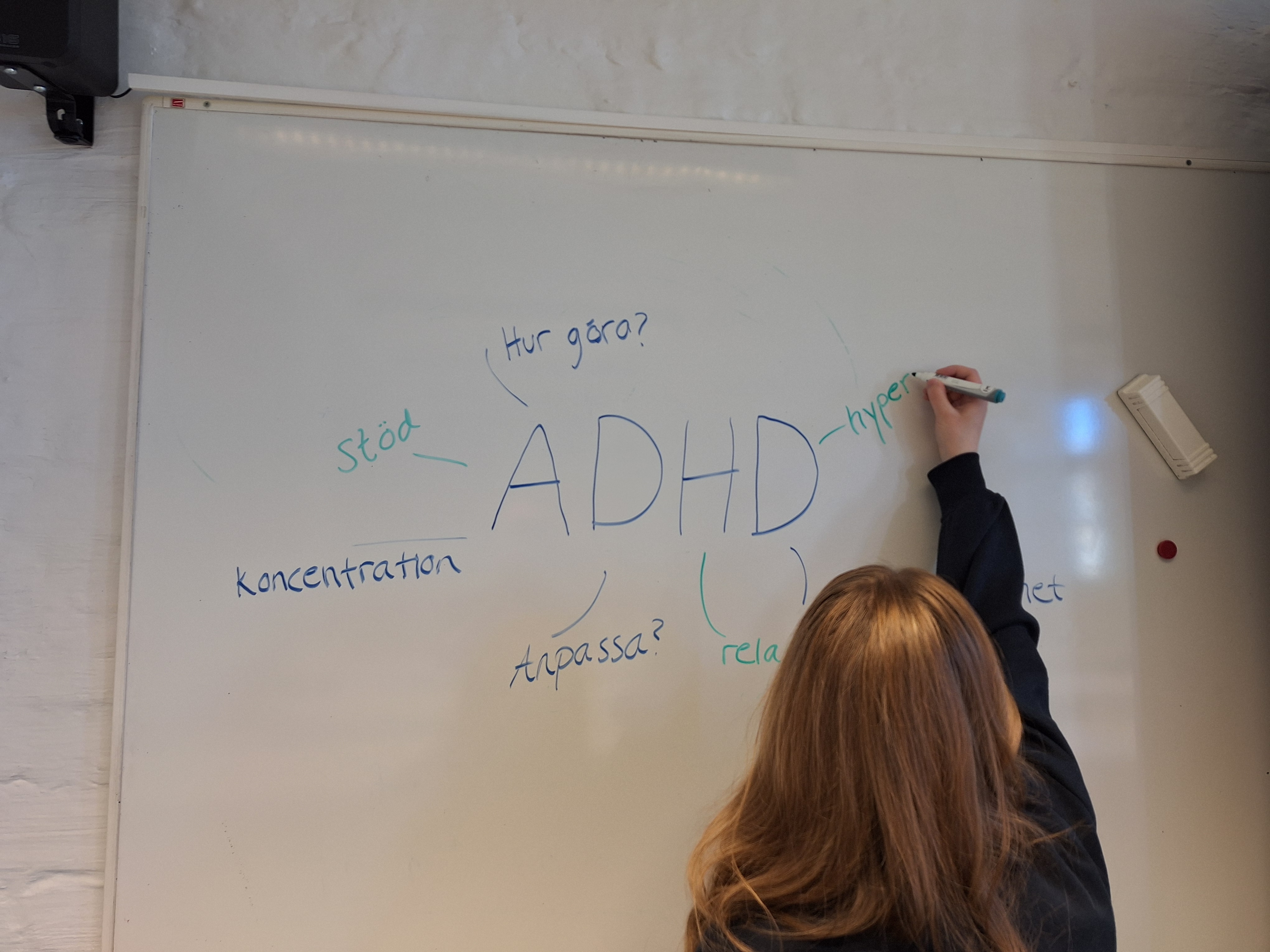 Lärarstuderandes uppfattningar om att ordna undervisning för elever med adhd